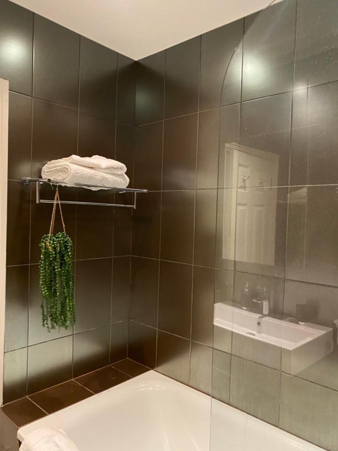 Apartamento Beautiful Modern Studio In High Street Kensington Londres Exterior foto